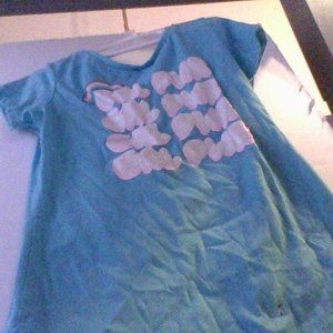 A short sleeve shirt